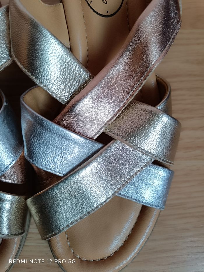 Ballerines cuir ouvertes " Atelier Mégis" p.38 - photo numéro 3