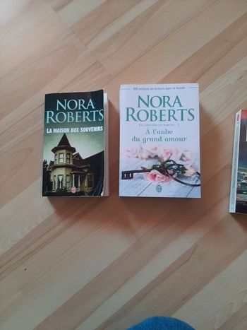 2 livres Nora roberts