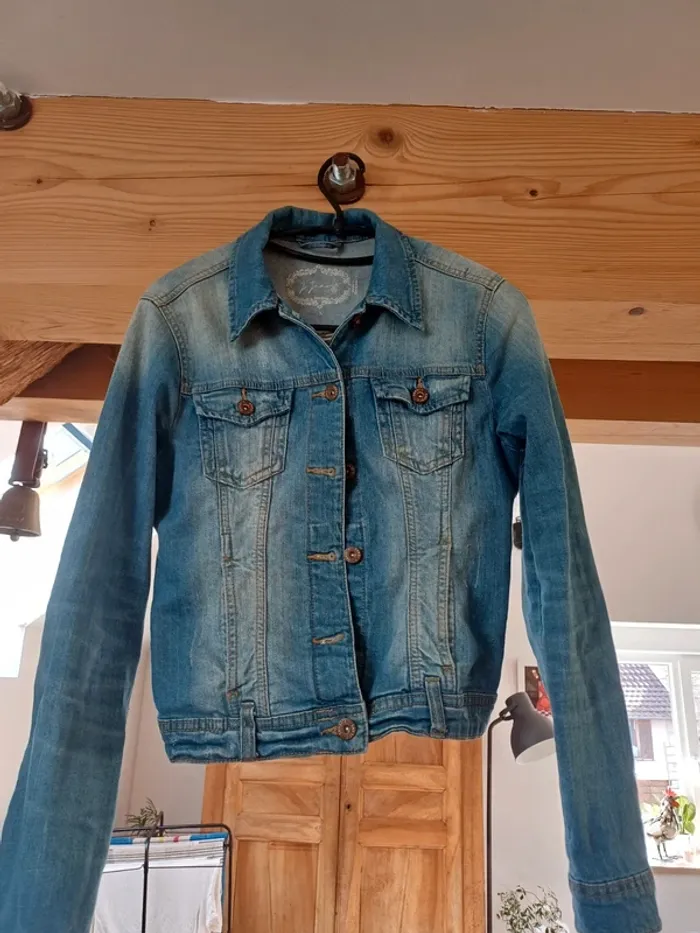 Veste en jean courte. Jennyfer - photo numéro 2