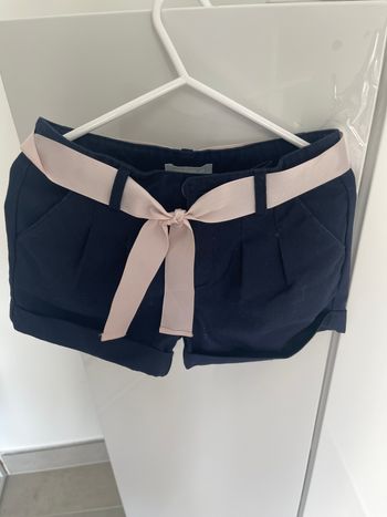 Superbe short Marine avec ceinture quatre en parfait état