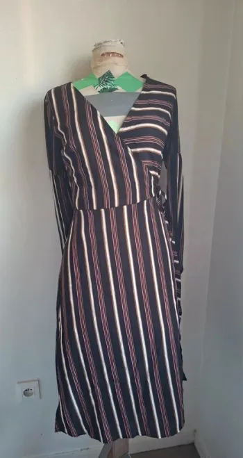 Robe rayée porte-feuille, look chic et fluide - Brave Soul, neuve, taille S