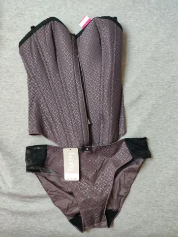 Ensemble corset culotte Lejaby parme et noir neuf taille S/M