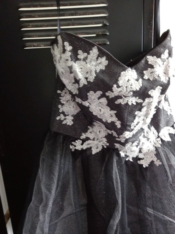 Robe de soirée, couleur noir, Disney, Taille 36 - photo numéro 3