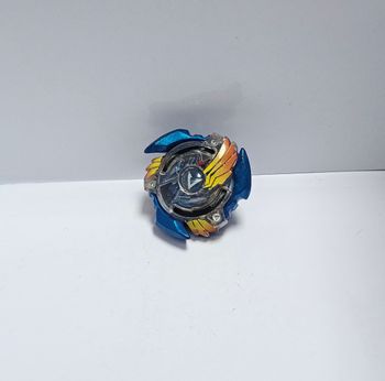 Toupie Beyblade Burst Valtryek V2 