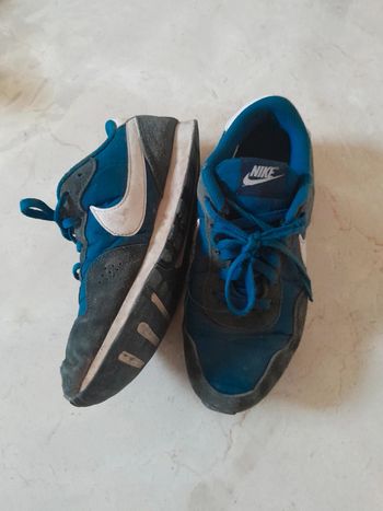 Baskets Nike taille 37.5