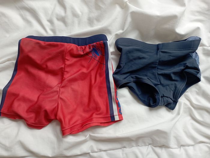 Lot 2 maillots de bain 5 ans marques diverses 5 ans 2€ - photo numéro 3