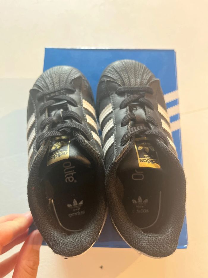 Baskets Superstar Adidas Pointure 26 - photo numéro 5