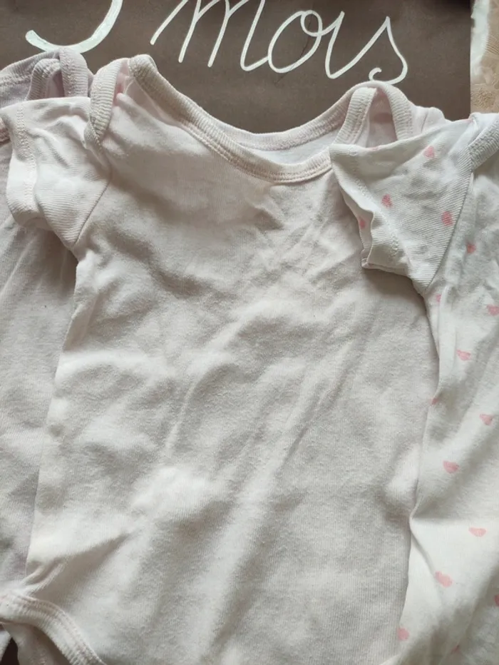 Lot de trois bodies manches courtes - photo numéro 3