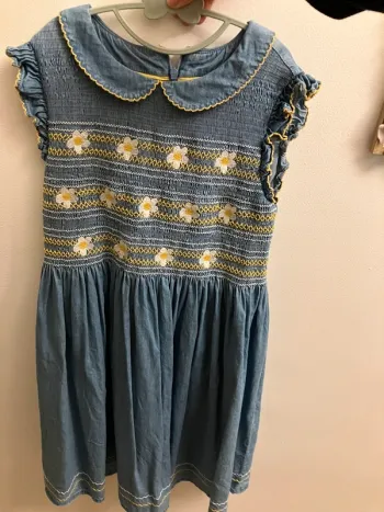 Robe en jean avec smoke fleurie