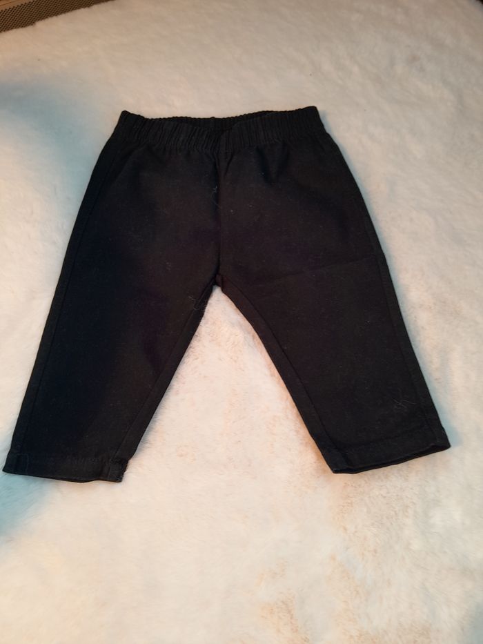 ​Adorable Pantalon Bébé Noir (6M) - Confortable & Doux