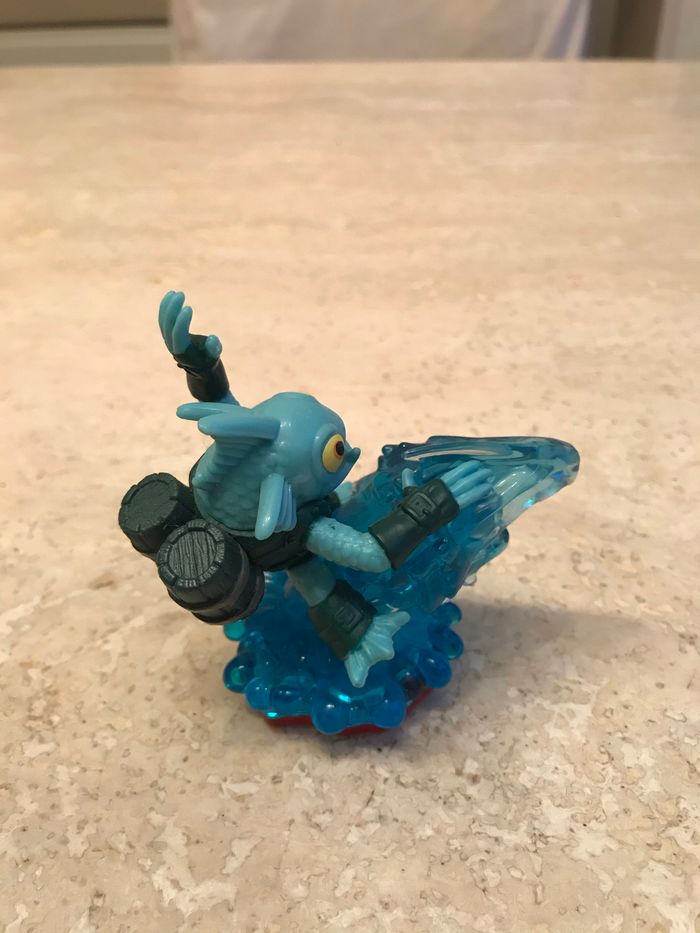FIGURINE "SKYLANDERS TRAP TEAM - TIDAL WAVE GILL GRUNT" - photo numéro 3