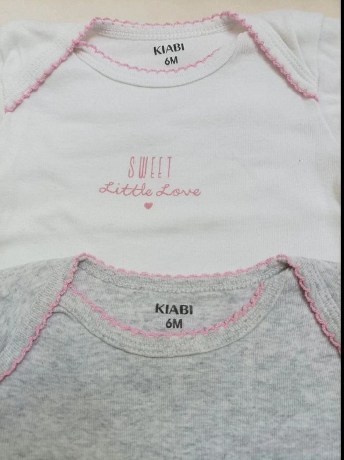 Lot  de 2 bodys manches longues Kiabi fille 6 mois - photo numéro 2