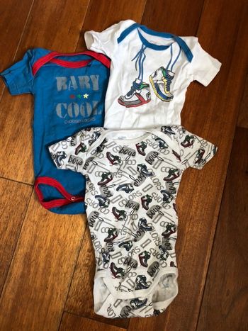 Lot de 3 bodies 6M