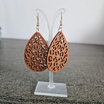Boucles d'oreilles en bois.