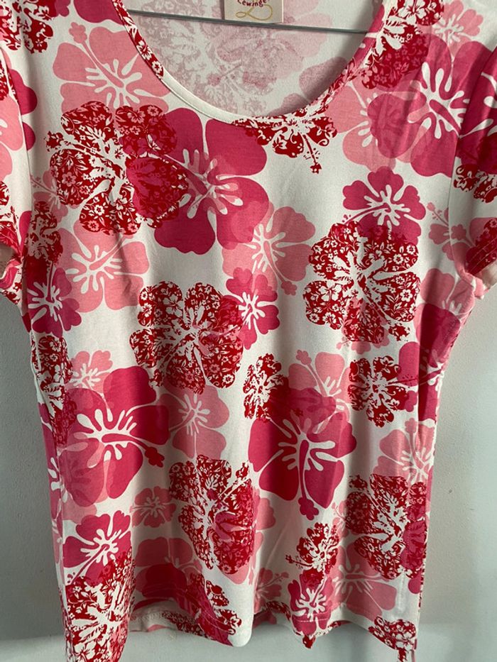 T-shirt fleurie - photo numéro 2