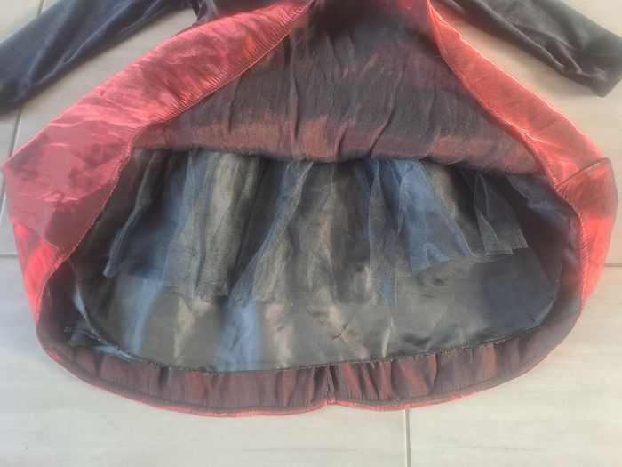 Très belle robe velours satiné Taille 6 ans - photo numéro 4