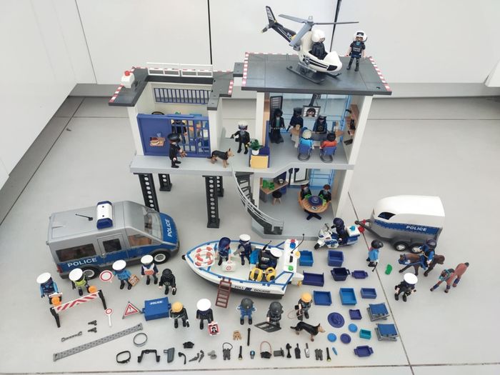 Gros lot playmobil thème police