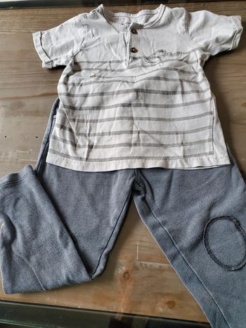 Ensemble jogging et t-shirt Vertbaudet 2 ans