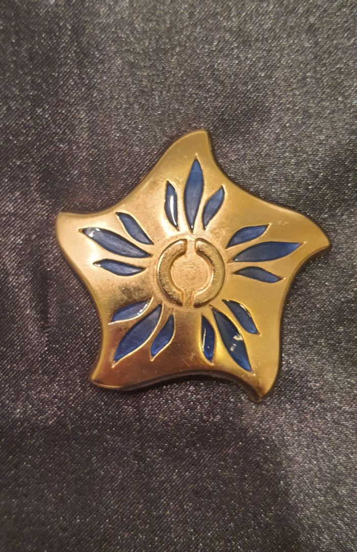 Broche "Caron" parfum