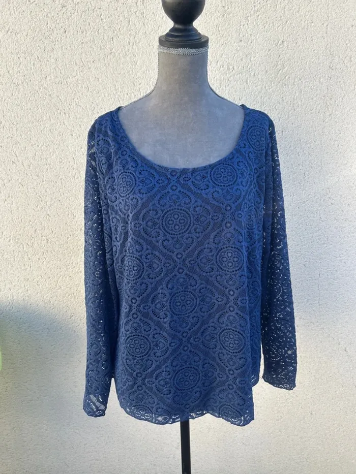 Haut dentelle bleu