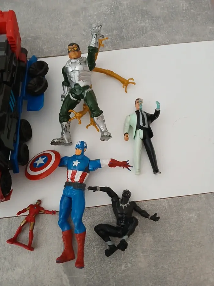 Lot jouets super héros - photo numéro 2