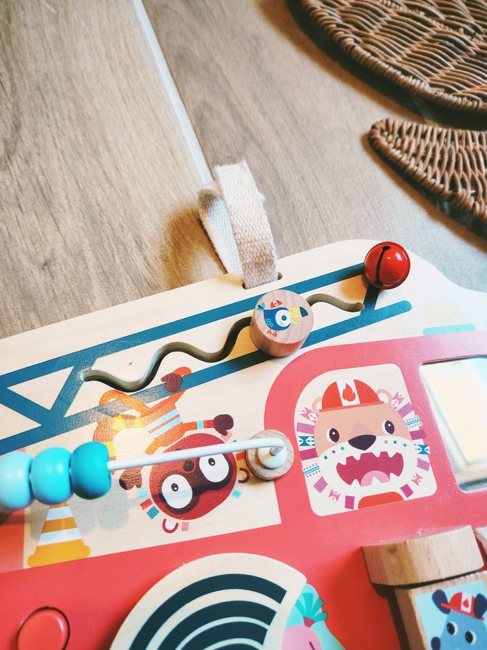 🚒Planche/panneau multi activités busy board camion de pompier en bois marque Lilliputiens - photo numéro 4