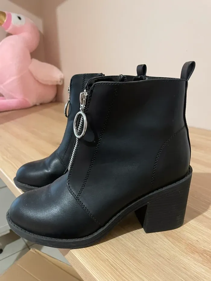 Bottines noires mise 1 fois - photo numéro 2