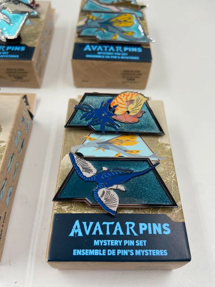 Set complet 8 Pin's Disney Parks Avatar Pandora Way of Water - Édition Mystère - photo numéro 3