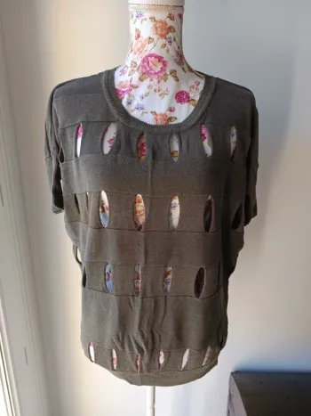 T-shirt à trous