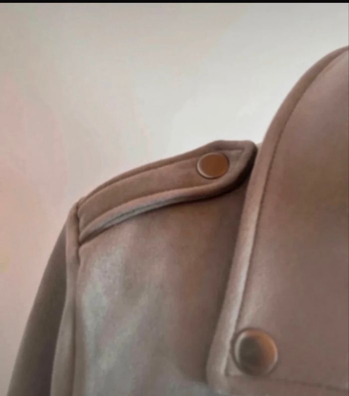 Veste en daim gris clair taille M de chez La Halle en bon état - photo numéro 3