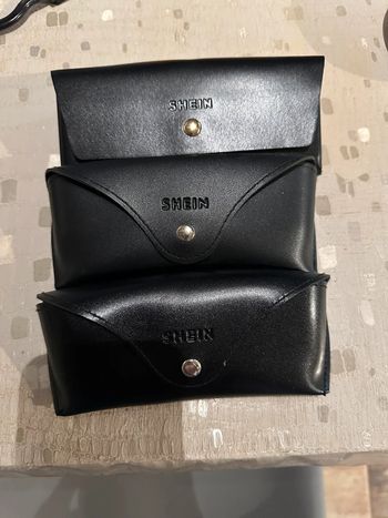 3 boîtes de lunettes