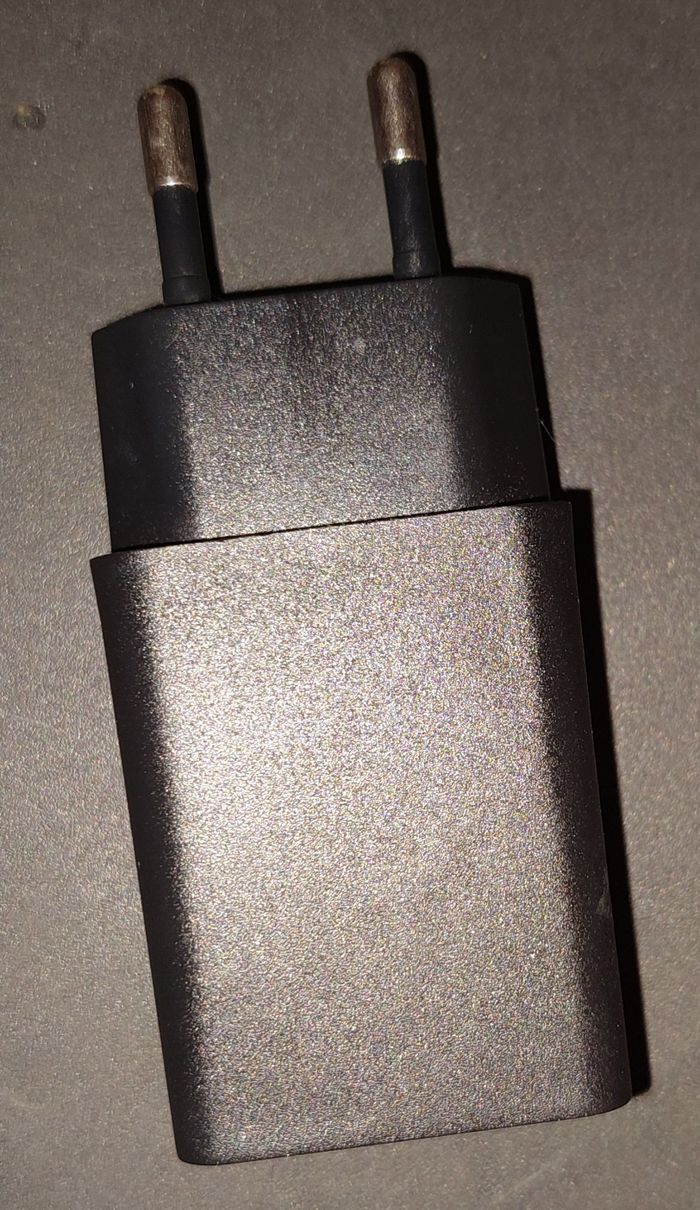 Chargeur vendu sans câble