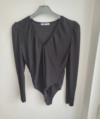 Body longue manche pull&bear  Taille l Tres bon etat 