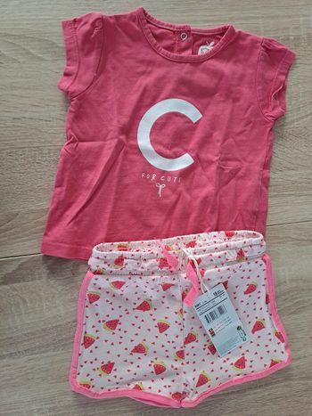Ensemble tee-shirt short neuf 18 mois
