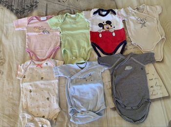 Lot bodys 3mois 
