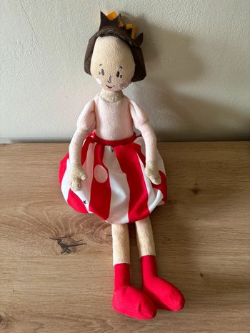 Doudou poupée princesse rouge rose étoile IKEA