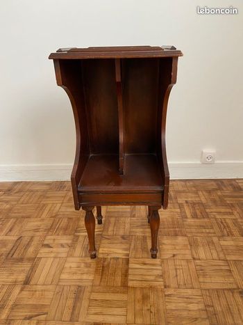 Ancien meuble en bois taille 32x32x74 cm ex état