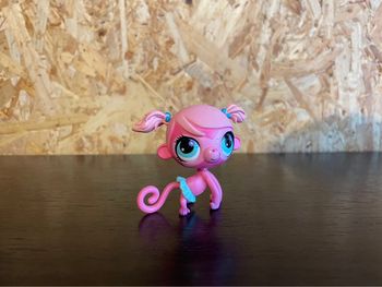 Idée cadeau 🎁 1 figurine Petshop LPS