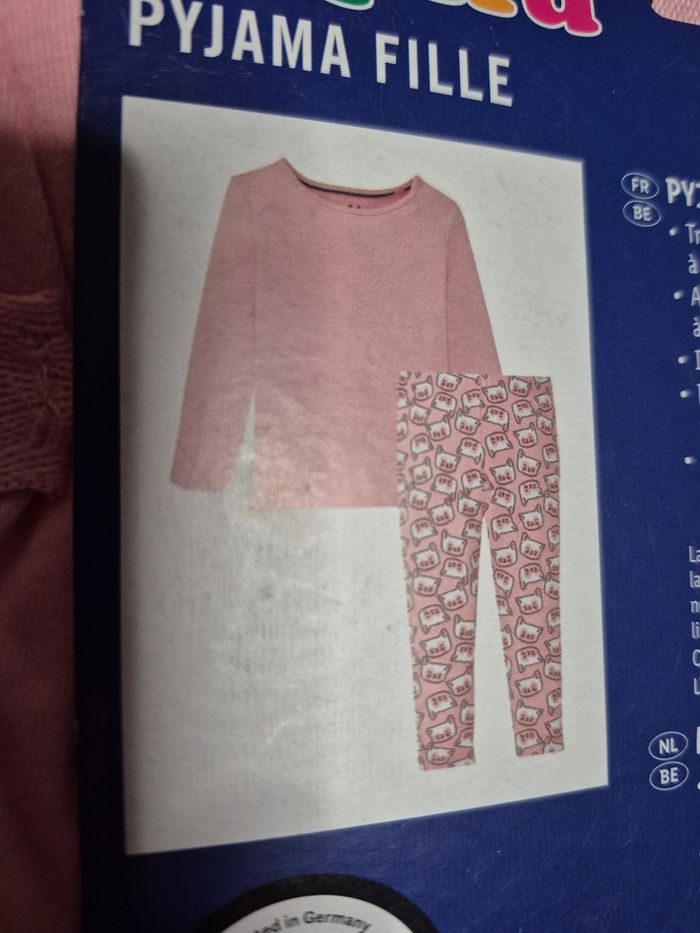 Pyjama 2pieces neuf 24mois