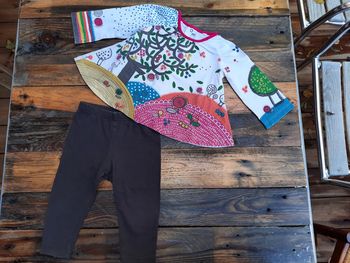 Jolie ensemble Catimini, 9 mois, leggings et haut évasé