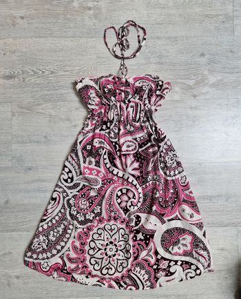 Robe bustier rose et blanche Bershka S mais convient à un XS