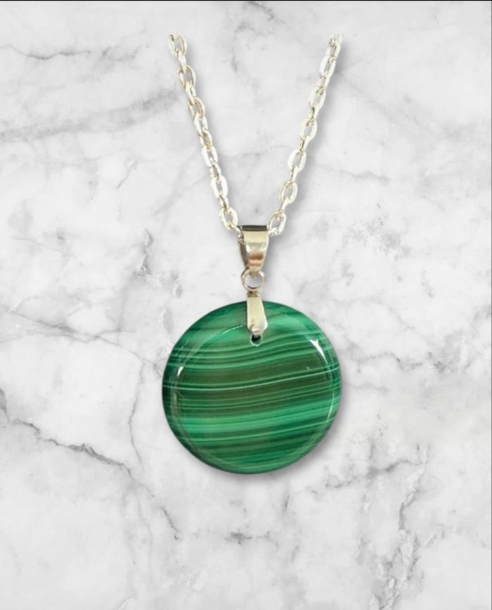 Collier avec pendentif malachite