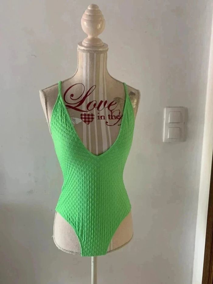 Sublime maillot de bain vert néon décolleté plongeant Undiz taille xs très bon état - photo numéro 3