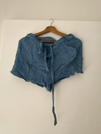 Short bleu