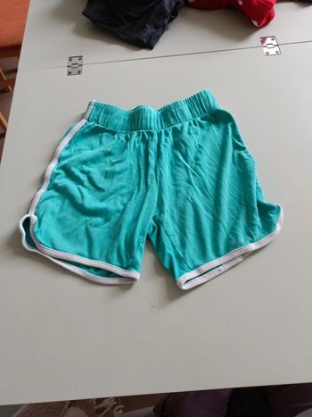 Short bleu turquoise Kiabi 8 ans