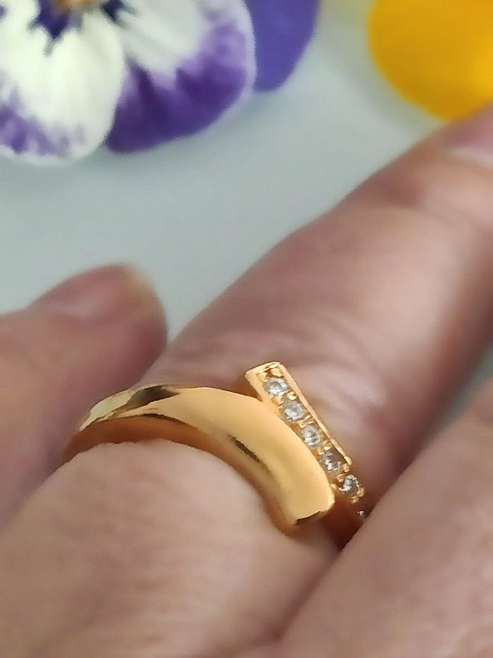 Bague en plaqué or et cristaux - photo numéro 4