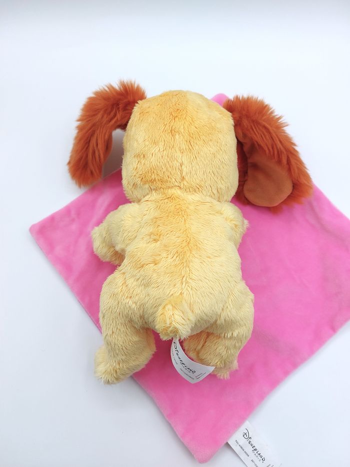 Peluche doudou chien Lady DISNEYLAND Belle et le clochard couverture rose coeur - photo numéro 6