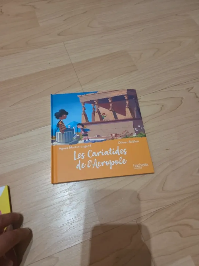 Livre macdo2025 les cariatides de l'acropole