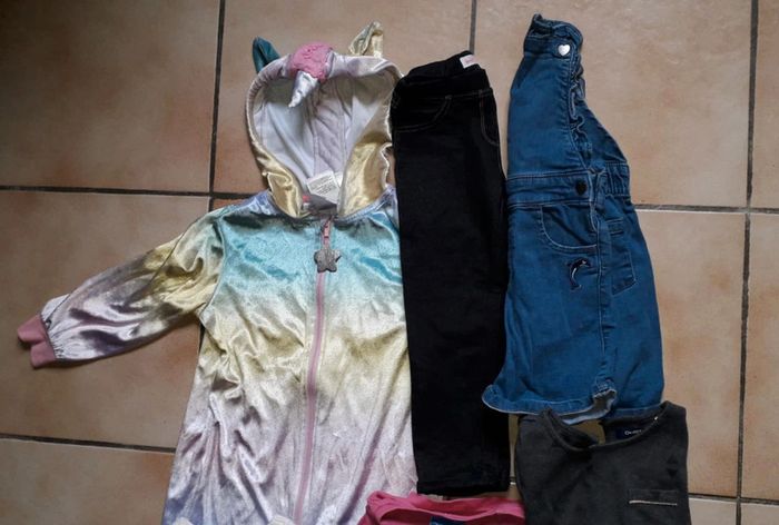 Lot 8 vêtements 5 ans fille - photo numéro 2