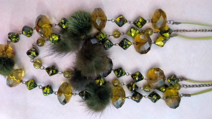 Collier fantaisie original – Vert olive & ambre – Pompons et perles mouchetées - photo numéro 9